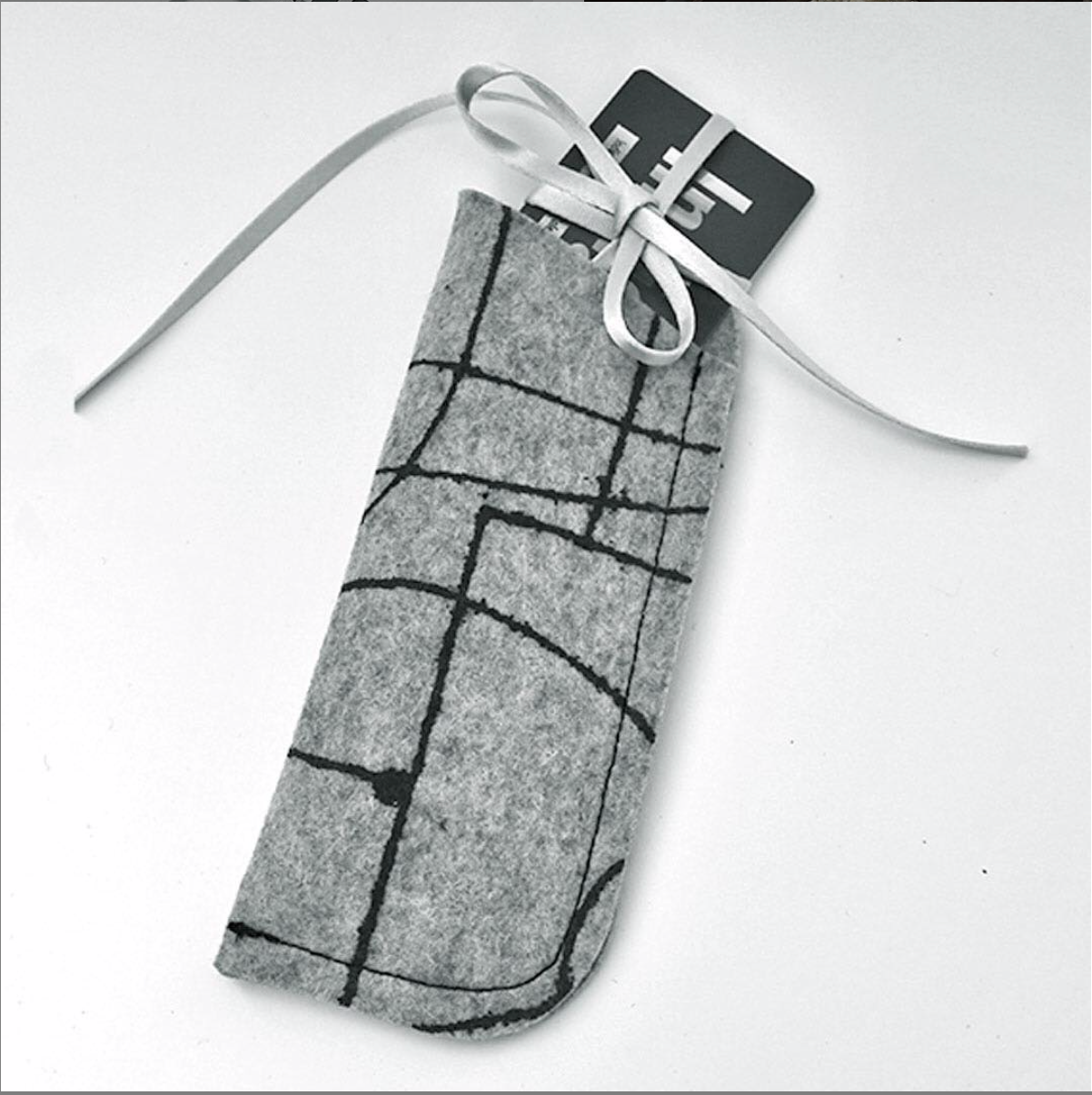 Glasses case custom felt eco-friendly soft and perfect to protect lenses.